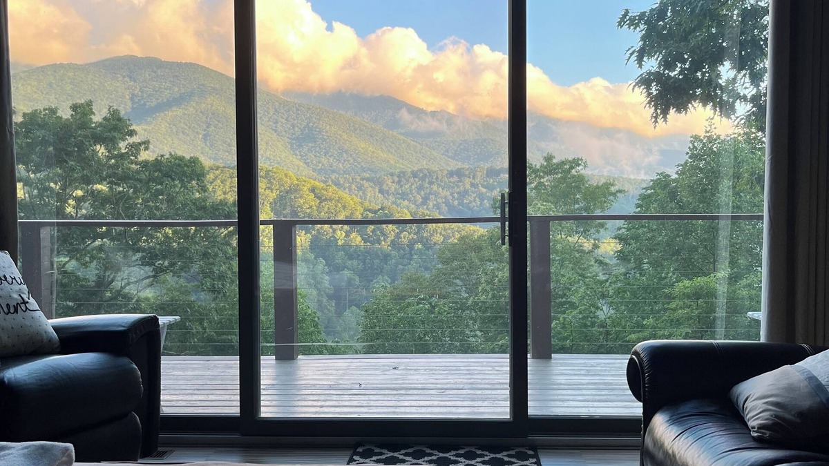 Burnsville House | Spectacular Views! Hot tub, Hiking, Waterfalls, FishingnReduced Rates