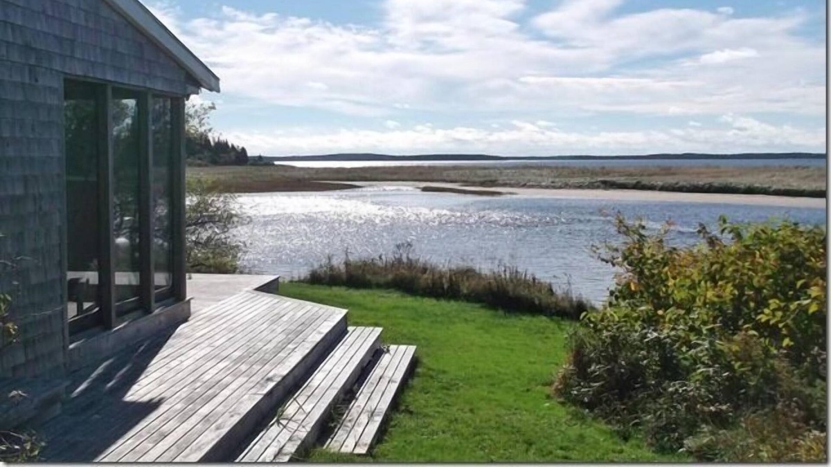 Lower LaHave House | Spectacular views of beach from this waterfront cottage