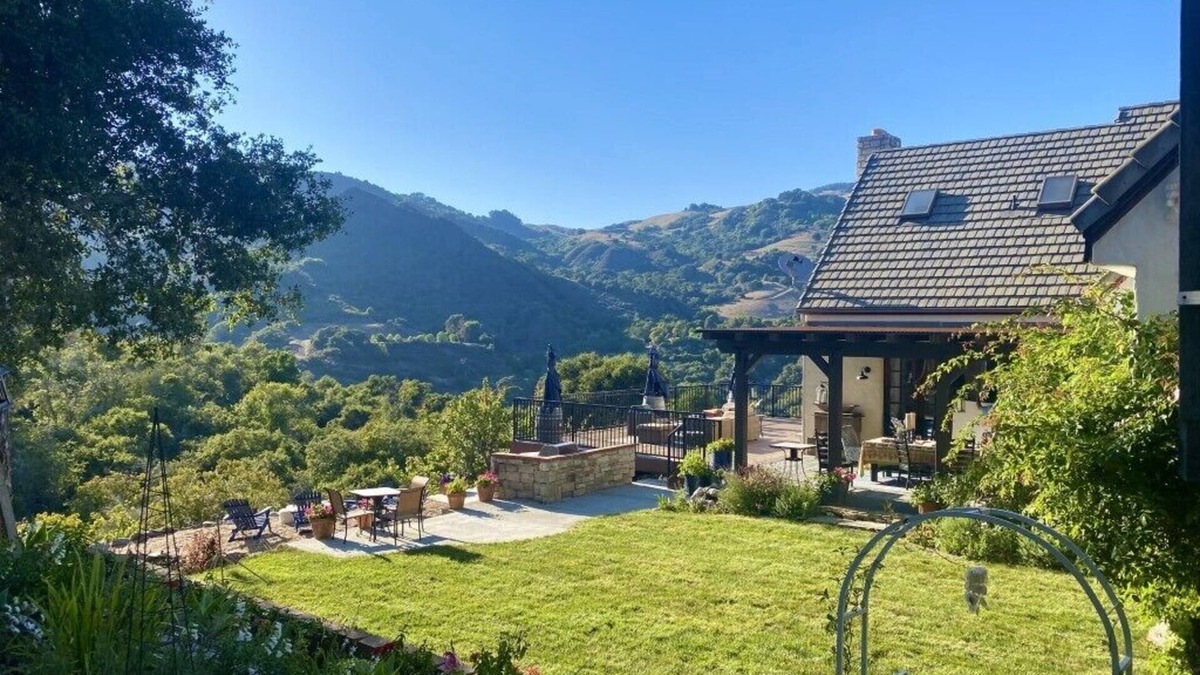 Cambria House | Spectacular Views on 160 Acre Stunning Ranch House