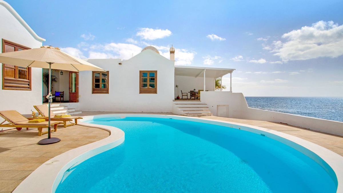 Playa Quemada Villa | Spectacular Villa el Pescador with Wi-Fi, Terraces and Pool