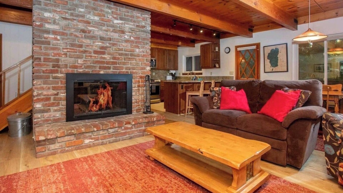 Brockway House | Speedboat Beach Cabin