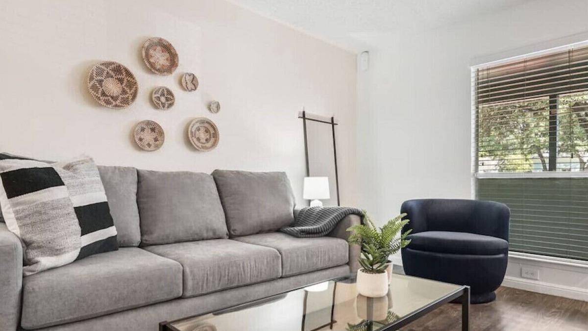Hyde Park Apartment | Speedway #107 xxxxxx