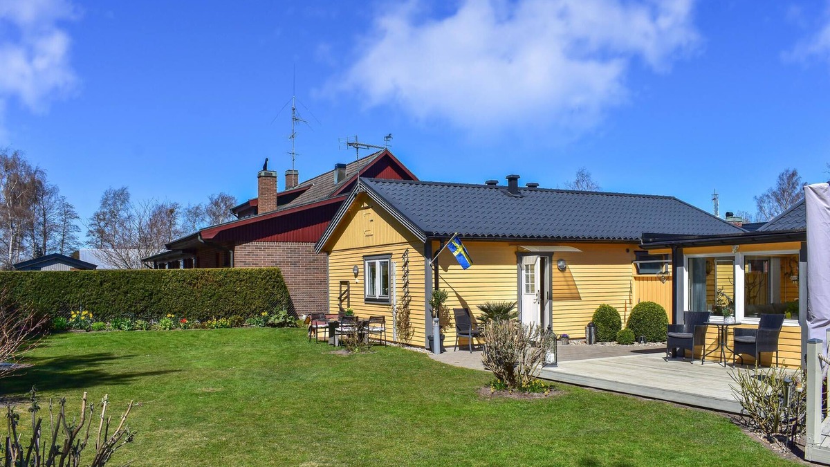 Nybrostrand Apartment | Spend a fantastic vacation in this cozy vacation home in Nybrostrand.