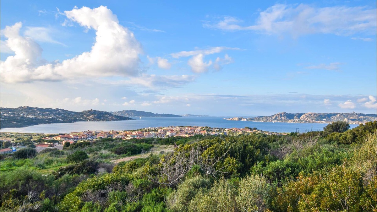 Ruoni Apartment | Spend a relaxing vacation in this beautiful apartment with a fantastic view of the sea.