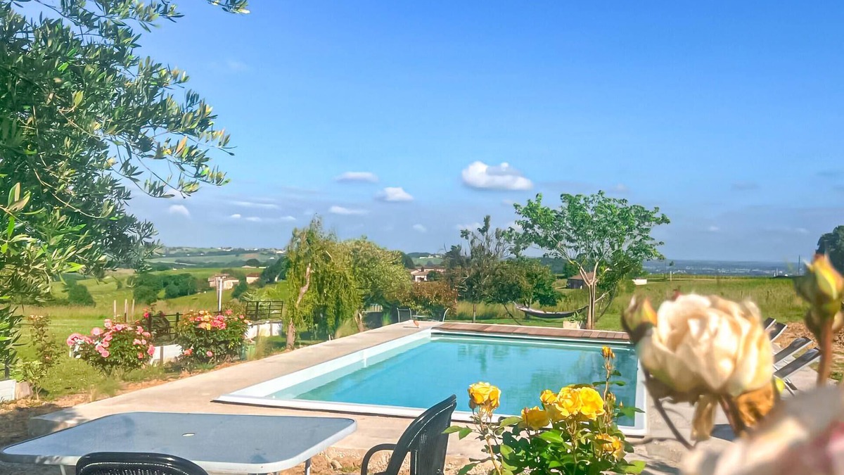 Sainte-Croix-Du-Mont House | Spend a peaceful holiday in this holiday home in relaxed surroundings.