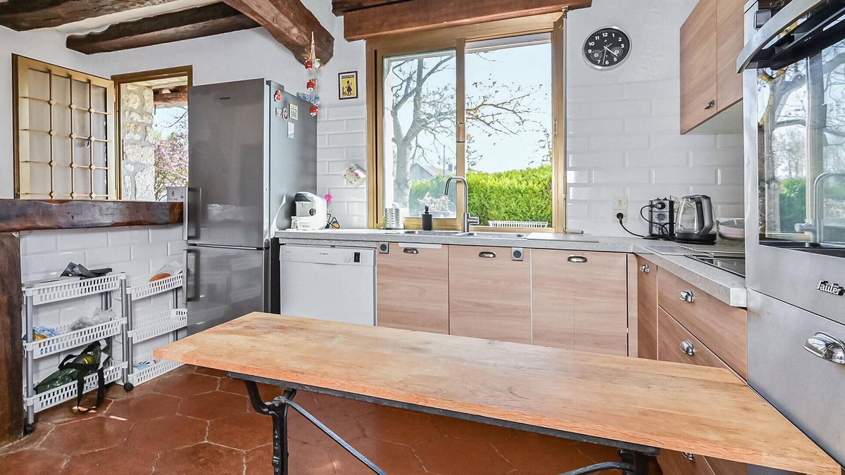 Sceaux-du-Gatinais House | Spend a relaxing vacation in this inviting vacation home with pool.