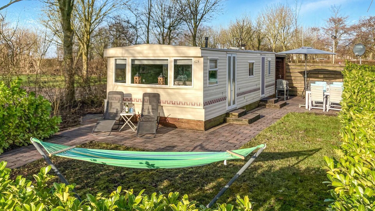 Workum House | Spend a wonderful vacation in the inviting vacation home near the beach.