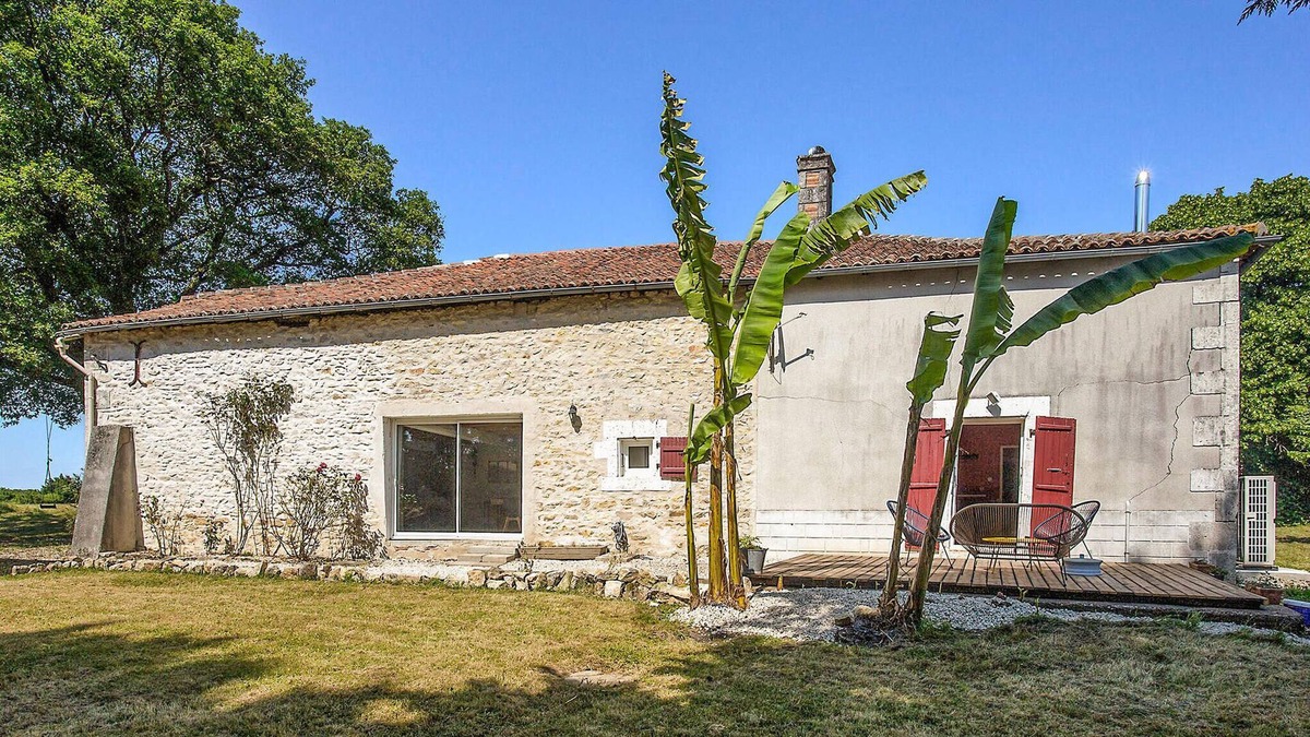 Charente Limousine House | Spend an unforgettable vacation in this beautiful country estate near numerous activities.