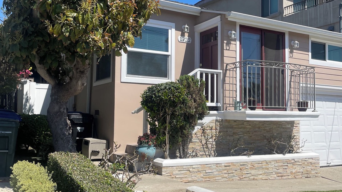 Hermosa Beach Cottage | Spend August in Hermosa Beach, CA!nMinimum 30 night stay