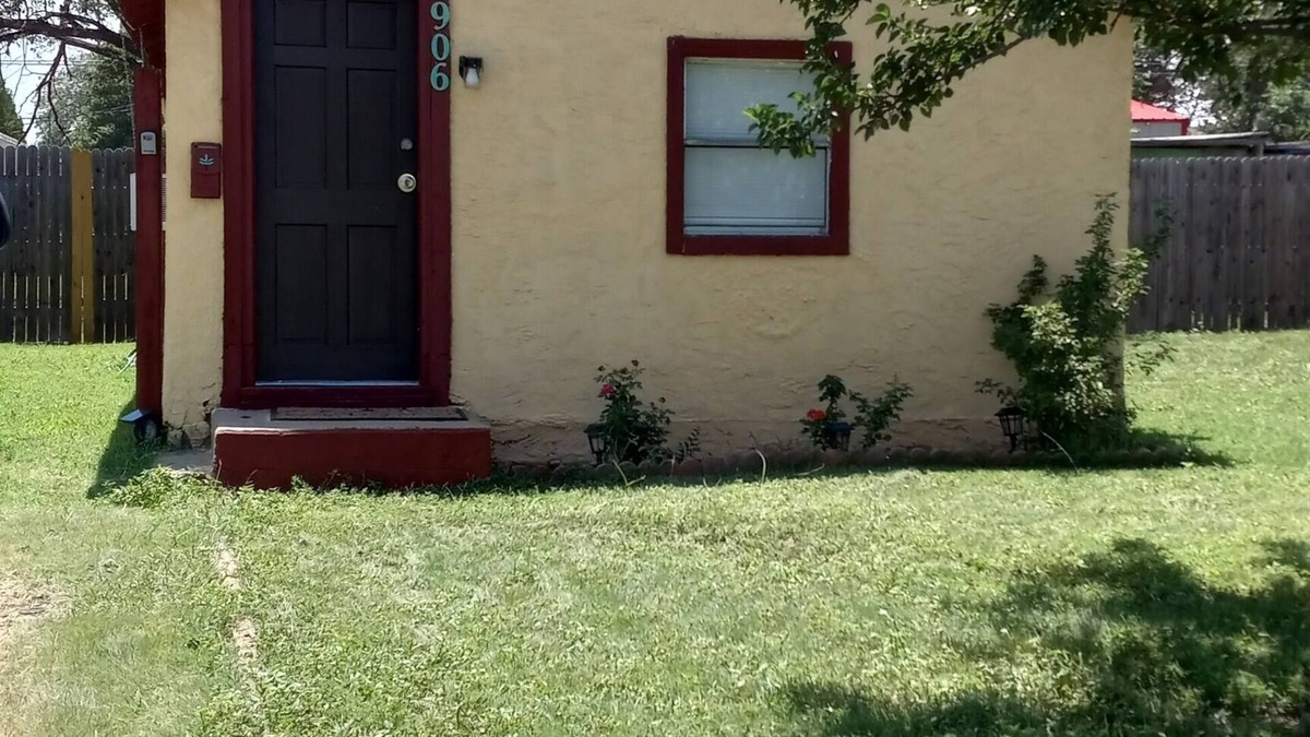 Canyon House | Spend the night in this blast-from-the past 1930's Shot Gun House