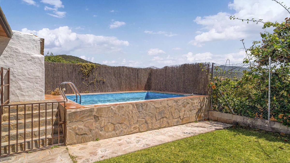 Prado del Rey House | Spend the vacation in this inviting cottage with magnificent mountain panorama.