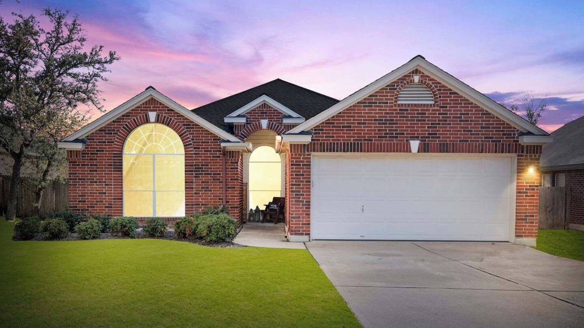 Twin Creeks House | Spend the vacation of your dreams at the spacious and sunny home in the northern suburbs of Austin