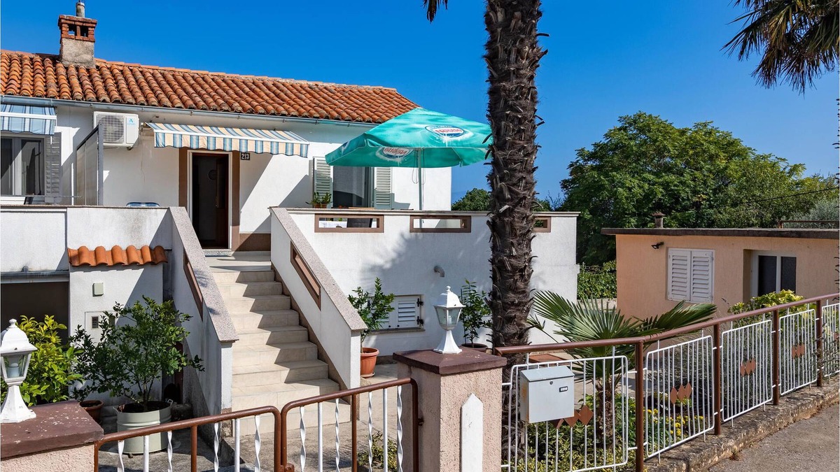 Risika Apartment | Spend your annual vacation in Risika, on the east coast of Krk, where this functionally furnished va