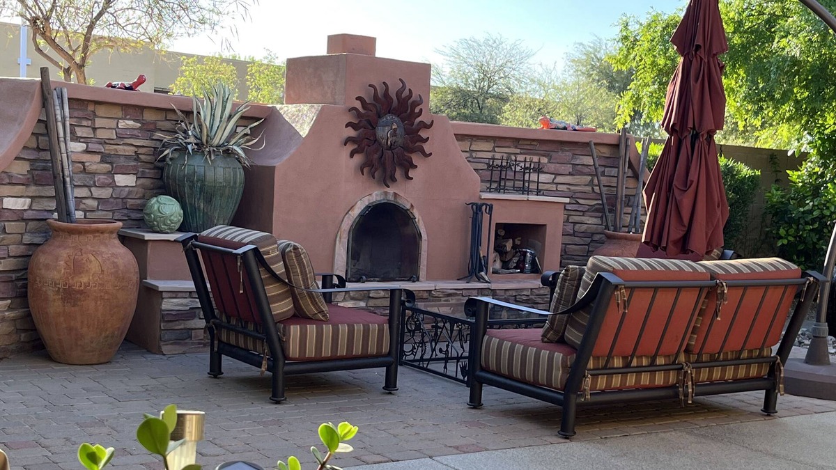 Queen Creek House | Spend your holiday relaxing by a crackling fire