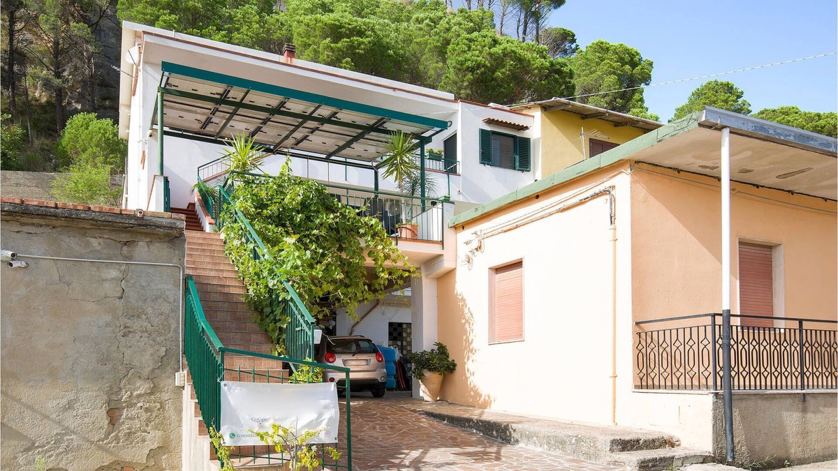 Reggio Calabria Apartment | Spend your vacation in wonderful scenery.