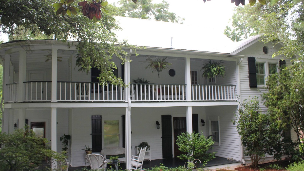 Fairhope House | Spend Your Vacation In A Real Southern Hotel