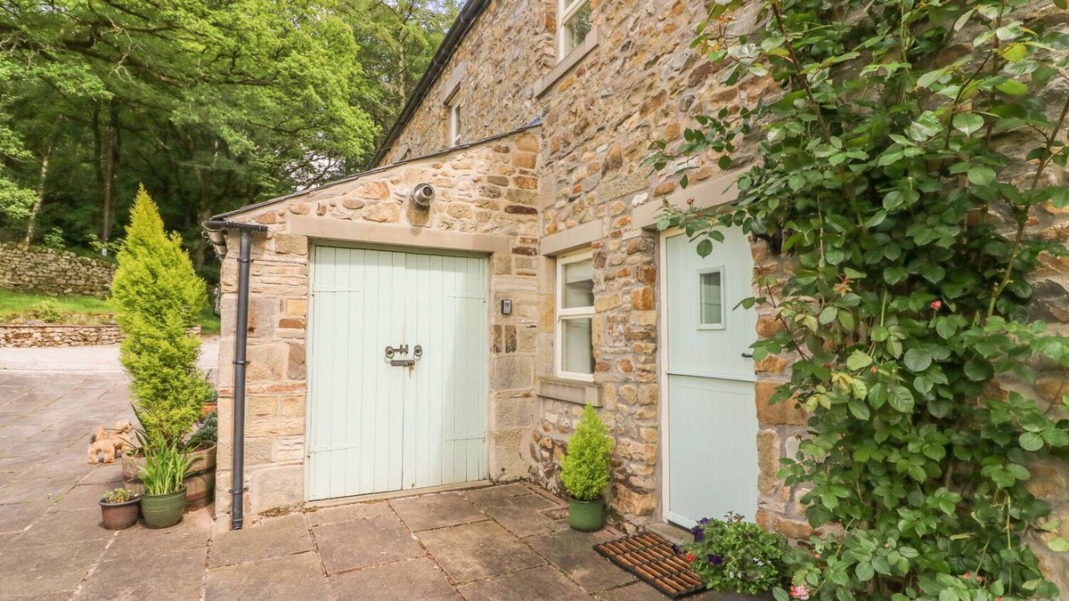 Fourstones Near Bentham Cottage | SPENS FARM COTTAGE, with a garden in Tatham