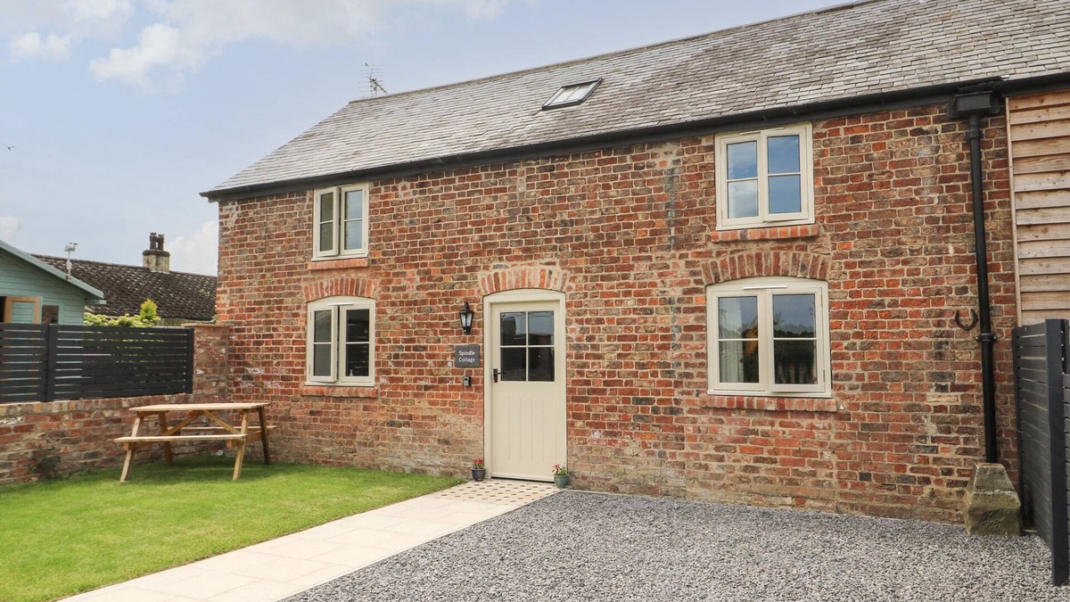 Storwood Cottage | SPINDLE COTTAGE, family friendly, with open fire in Seaton Ross