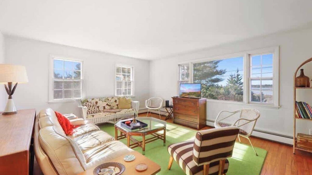 Ellsworth House | Spindle Cottage on the Shore!