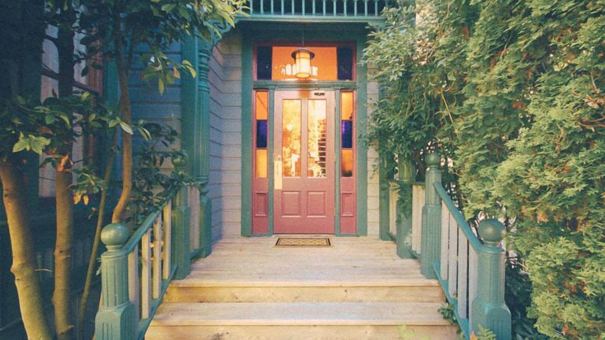 Victoria West Bed & Breakfast | Spinnakers Brewpub & Guesthouses