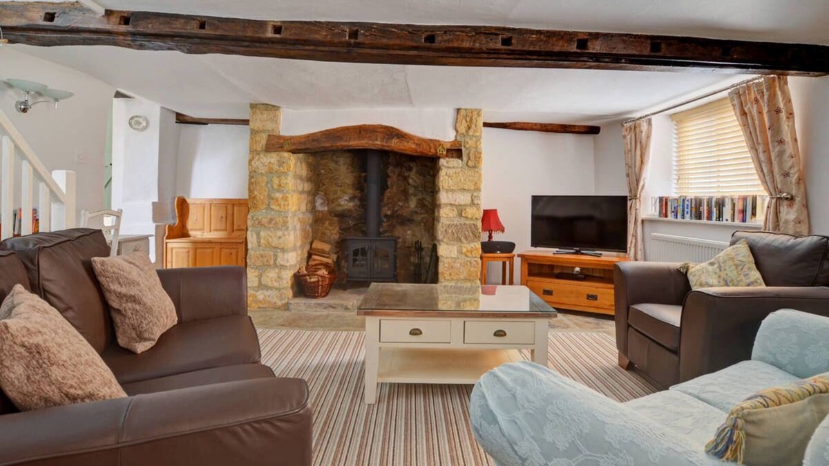 Beaminster House | Spinners Hatch in Beaminster