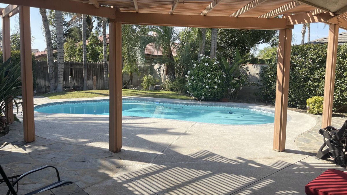 Greenacres House | Spirit Lake Luxury Poolside Escape!