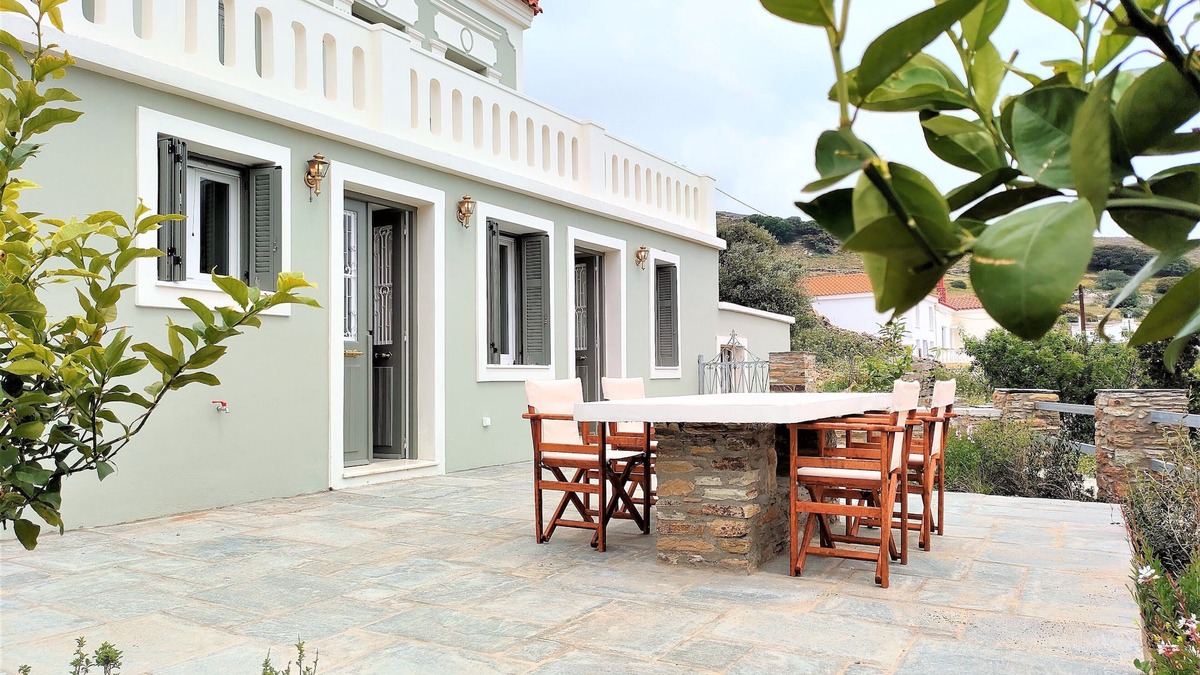 Steniai Apartment | "spiti" Sea View Neoclassical Apartment in Stenies