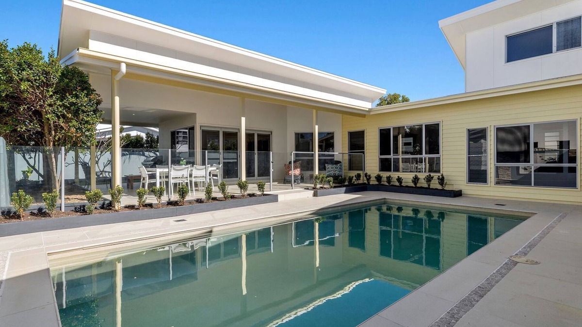 Kingscliff House | Splash House at Kingscliff - Pet Friendly with Pool