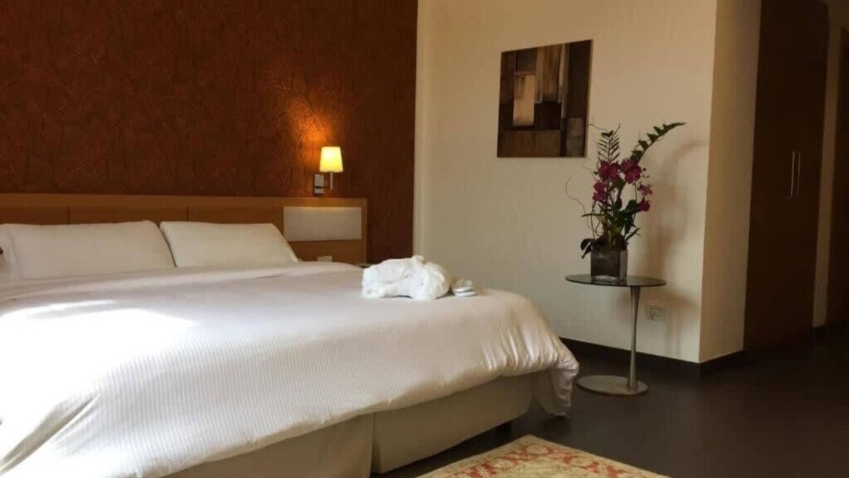 Santa Lucia Apartment | Splendid 1BR Suite Near Tempio di Apollo