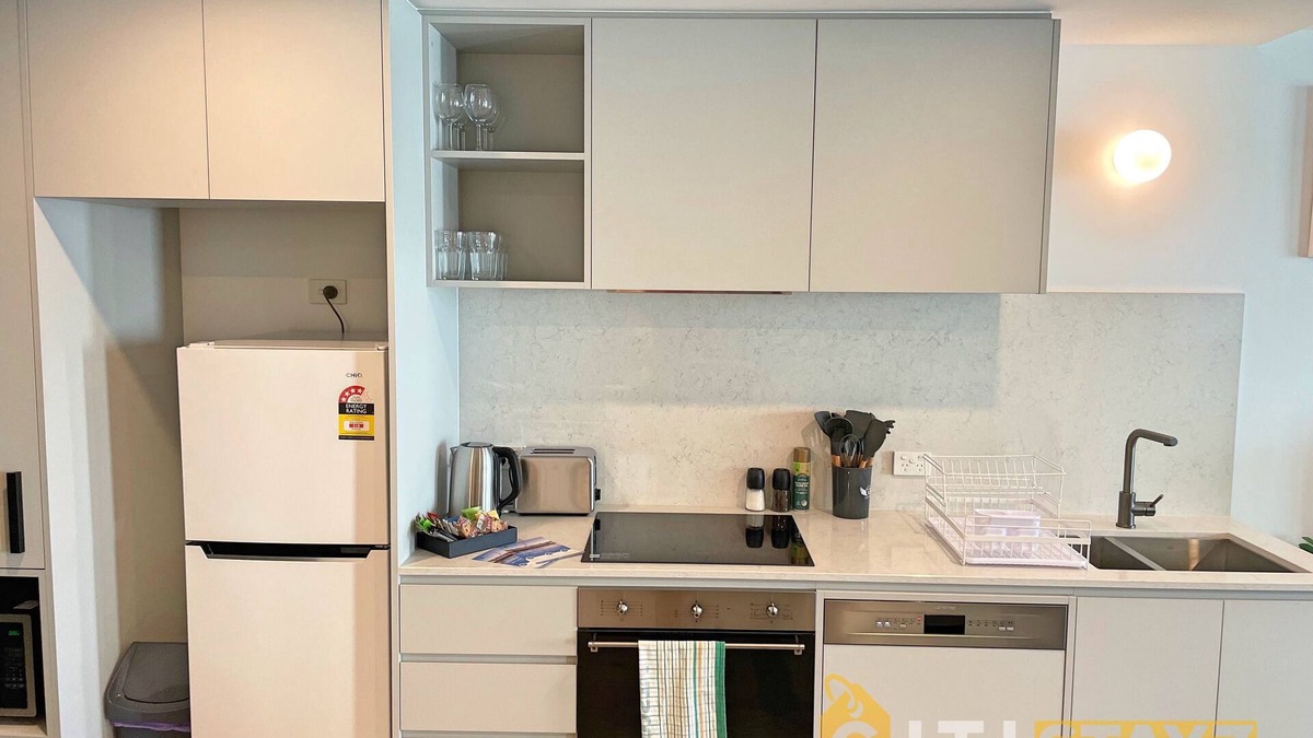 Reid Apartment | Splendid 2bd 1bth 1csp Apt - Superb CBD Location