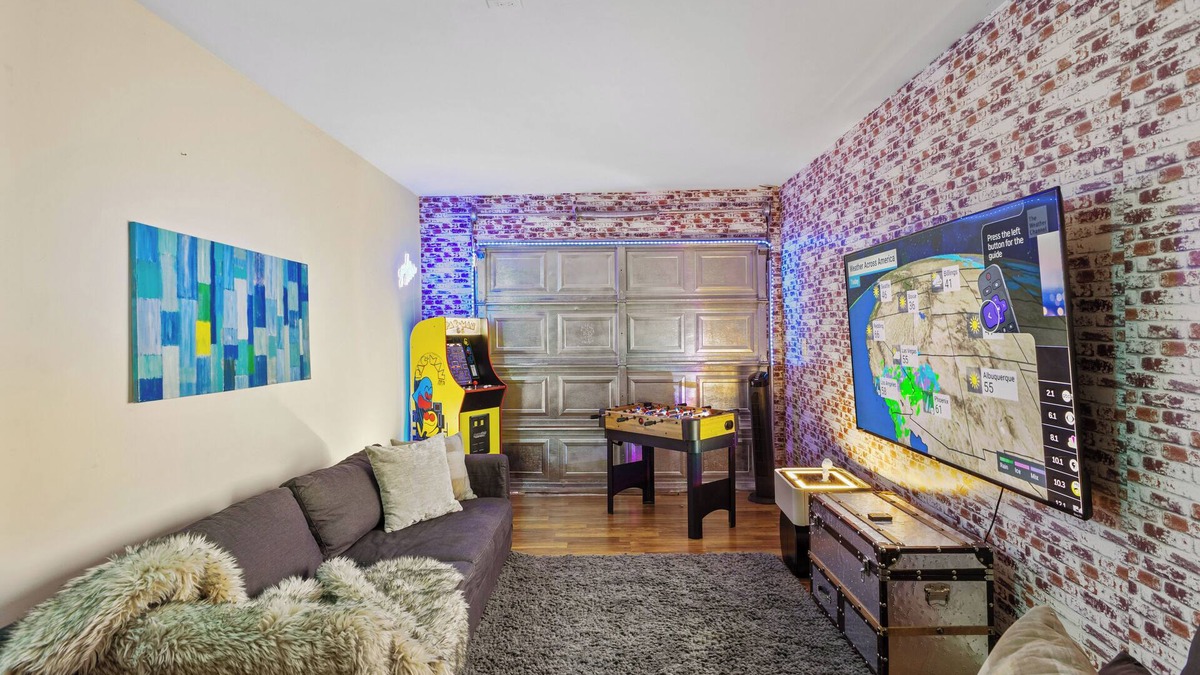 Menlo Park House | Splendid Bungalow w Game Room near Stanford Meta IKEA in Menlo Park