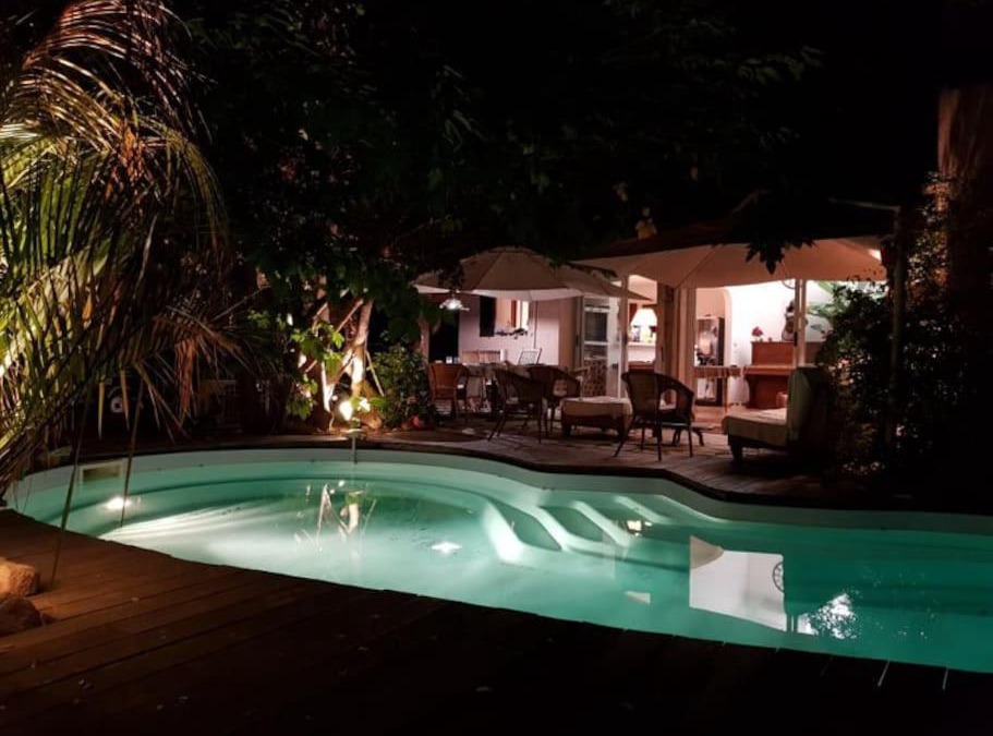 Solaro Villa | Splendide Piscine chauffée villa avec piscine 5 mn à pied de la mer