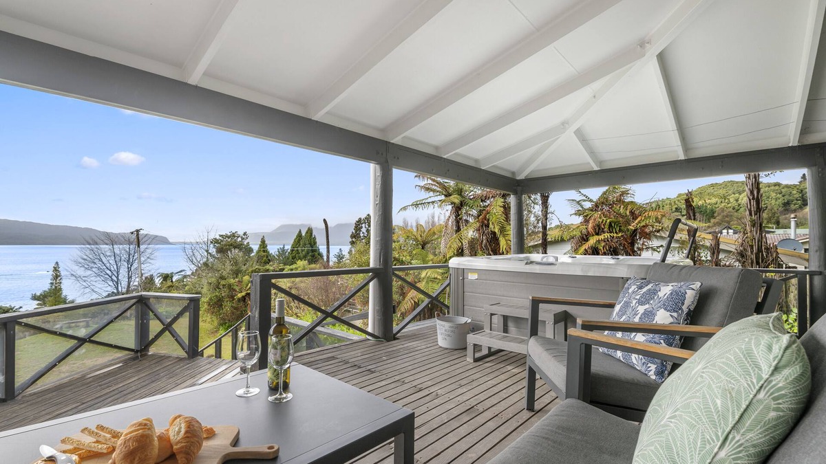 Lake Tarawera House | Splendour on Spencer - Lake Tarawera Holiday Home