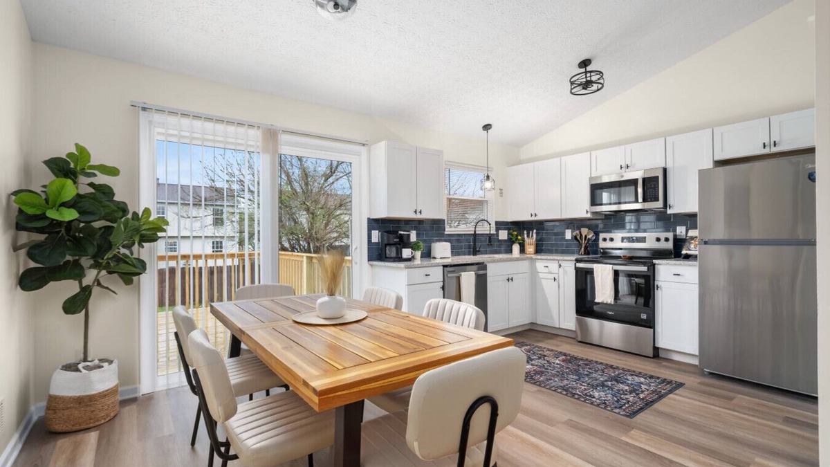 Summit Station Apartment | Split-Level Comfort | 2 Living Rooms, Garage, Deck