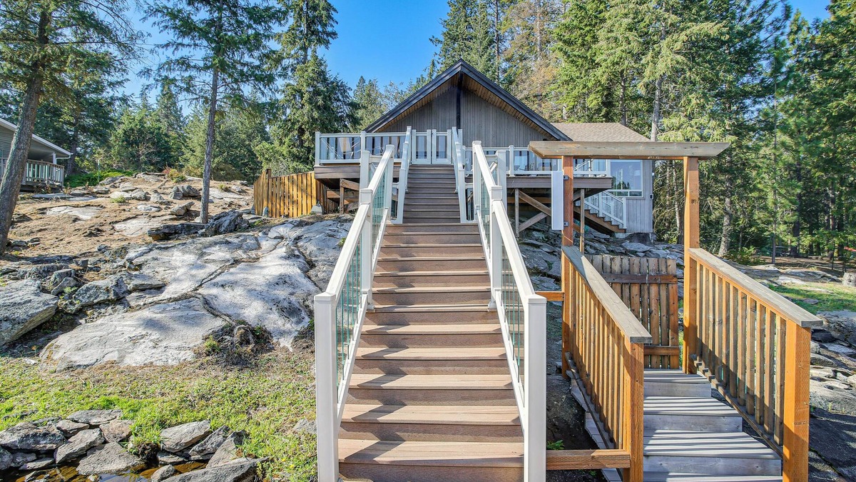 Post Falls Cabin | Spokane River Access & Fire Pit: Post Falls Cabin