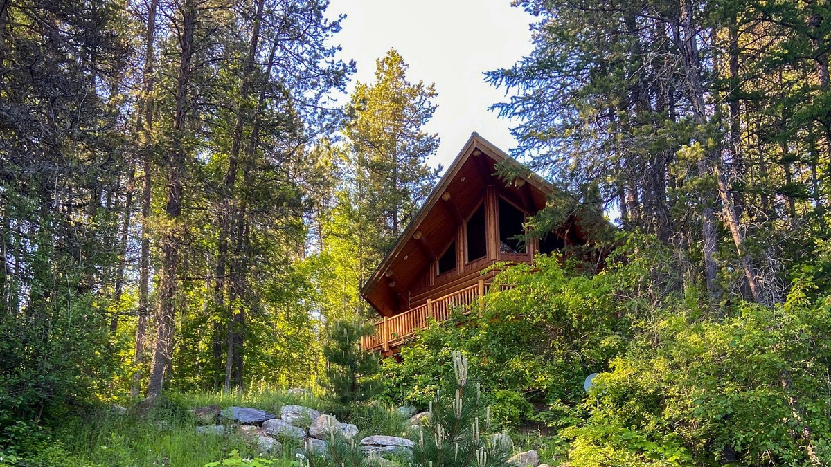 Columbia Falls Cabin | Spoon Lake Lookout ~ Private Lakefront Getaway ~ Minutes from Glacier National Park