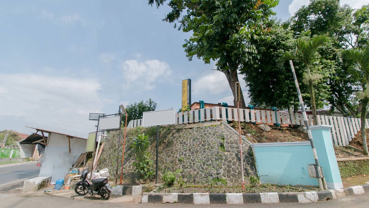 Sukabumi Hotel | SPOT ON 1899 Berkah Homestay