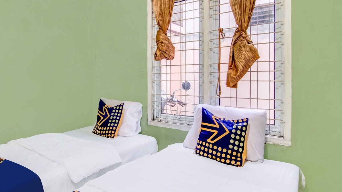 Pekanbaru Hotel | SPOT ON 91875 Nayla Homestay Syariah Near Koro Koro Panam, Karaoke, Pool, & Cafe