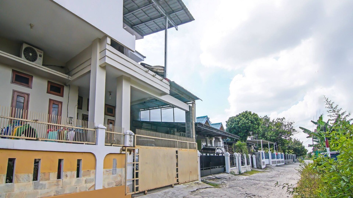 Pekanbaru Hotel | SPOT ON 91958 Flamboyan 25 Homestay Syariah