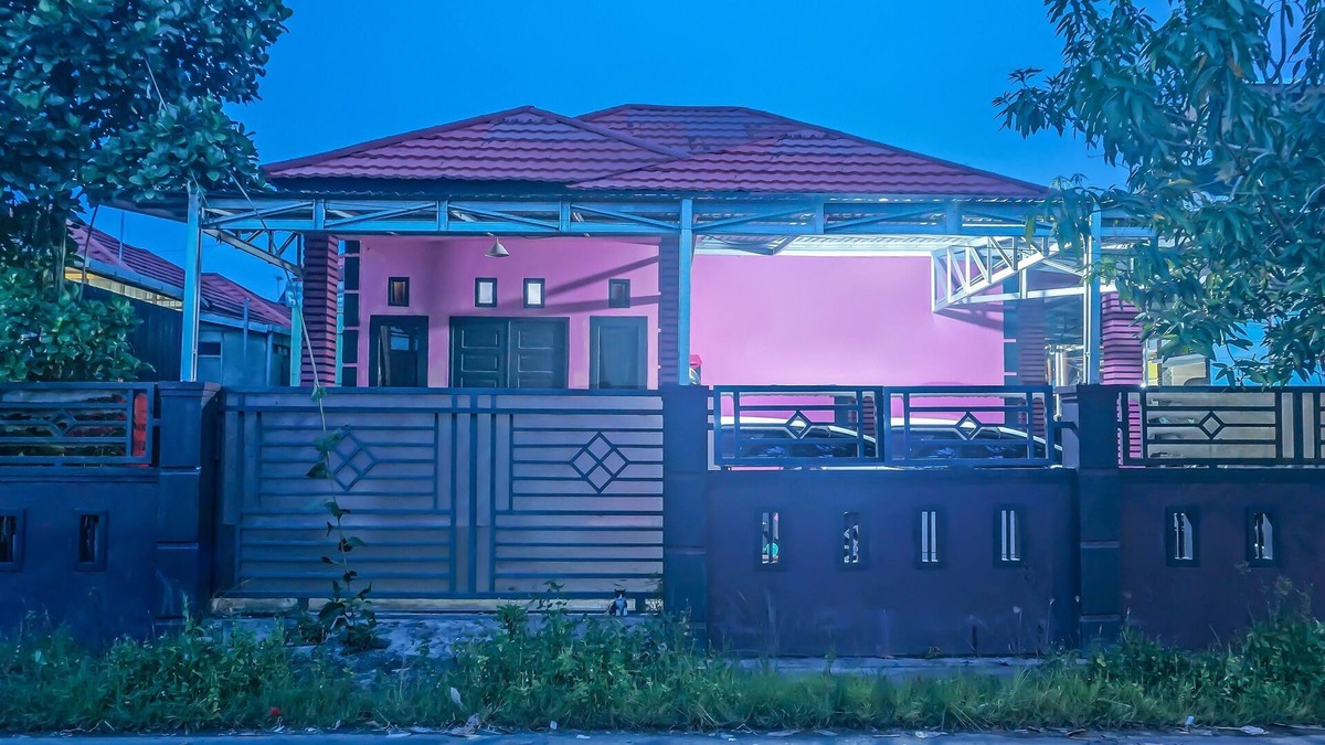 Kalimantan Hotel | SPOT ON 92466 Adam Kost SyariahNearWisata Jembatan Barito