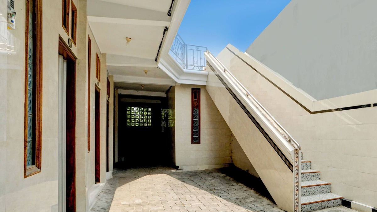Gresik Hotel | SPOT ON 93149 Karman's Sari 1 Homestay Syariah