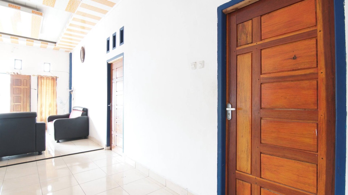 Pekanbaru Hotel | SPOT ON 93378 Lona Guest House SyariahNearScience Park Universitas Riau