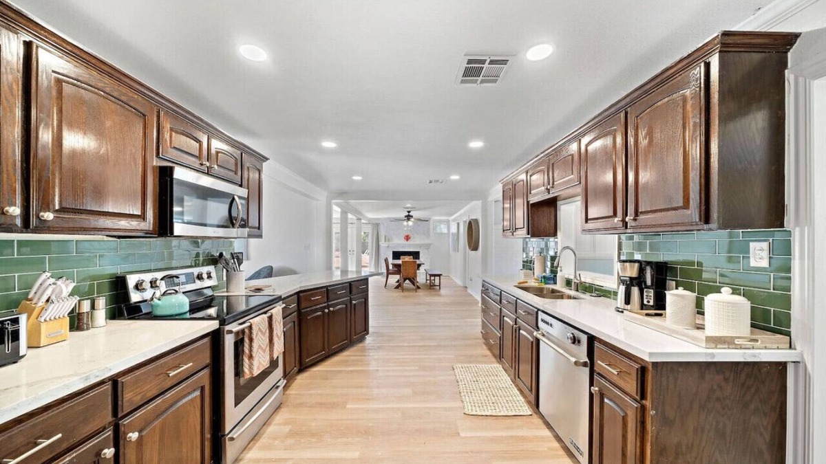 El Lago House | Sprawling estate with private pool and game room and guest house