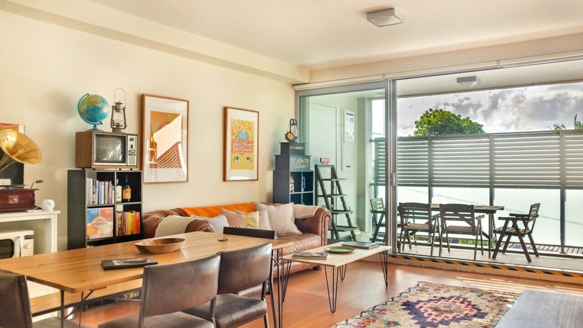 Newtown Apartment | Sprawling Modern City Pad by Sydney Dreams