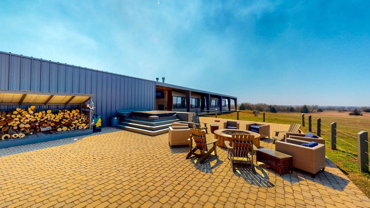 Pawnee County Cabin | Sprawling retreat with two lodges, entertainment
