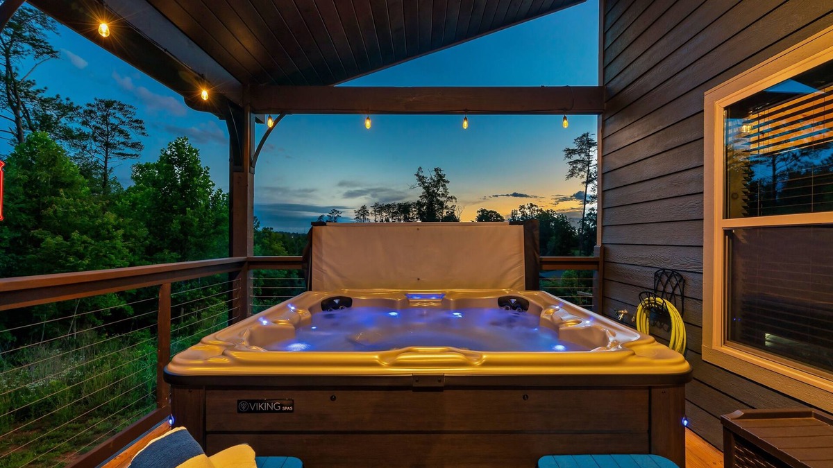 Sevierville Cabin | Spring Break Fun! Cozy 4BR~ Mt. Views~ Fire Pit ~Pool Table~ Hot Tub~Flat Roads!