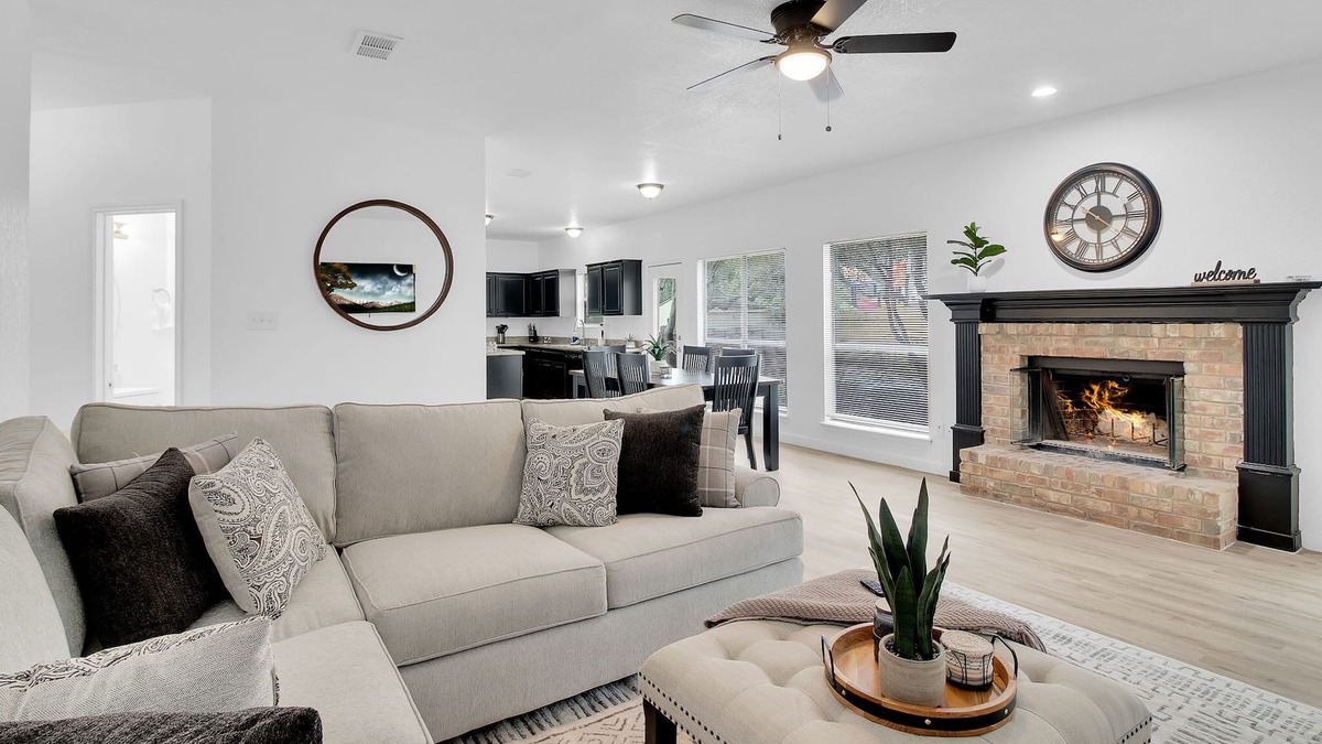 Stone Oak House | SPRING BREAK is around the courner. DON'T miss out these great prices. Book now!