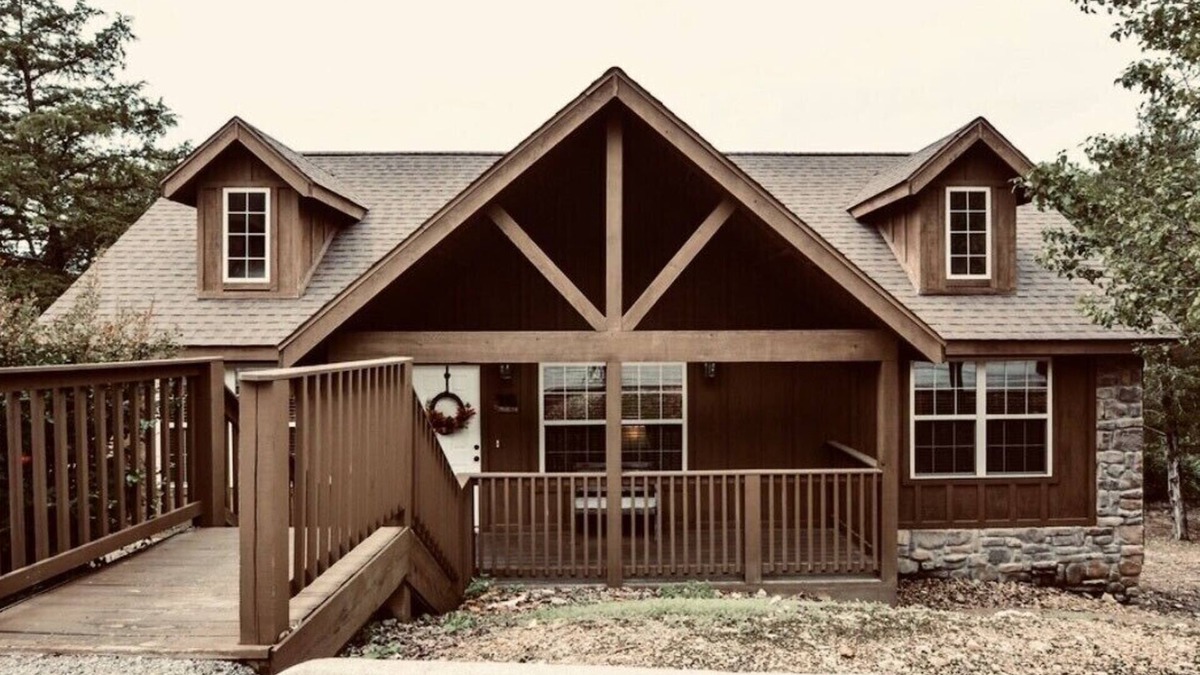 Reeds Spring Cabin | Spring is here! Come stay with us!Two master king suites. Gated golf community.