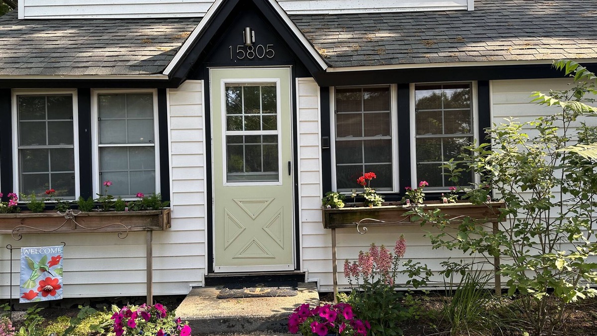 Spring Lake House | Spring Lake Cottage. 3 night reservations allowed, weeklong discounts available