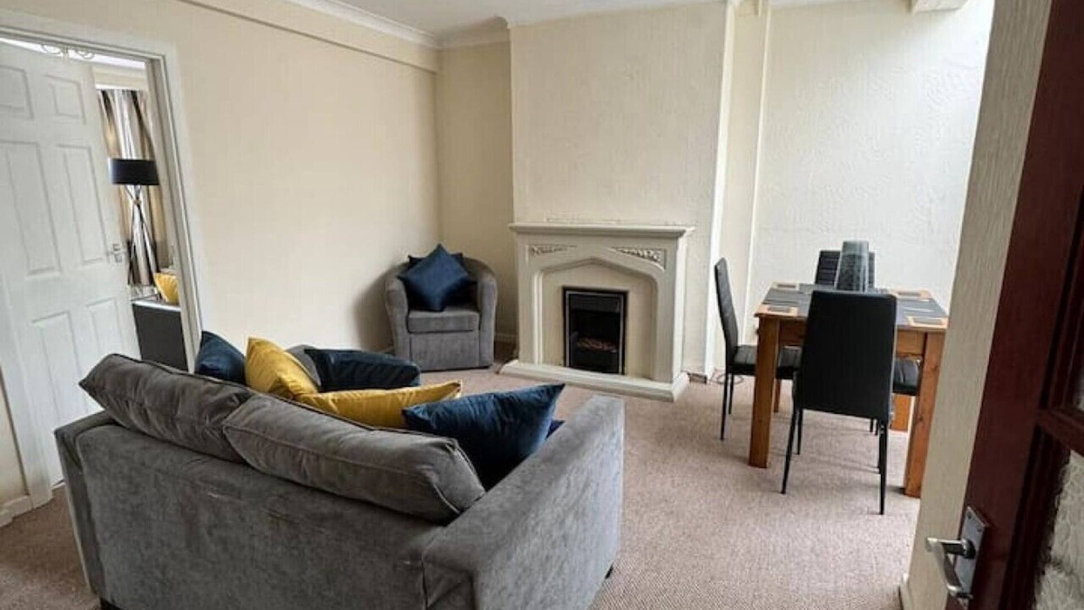 Hull House | Springbank House 10 mins from Hull